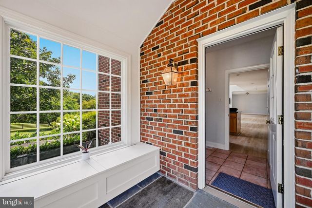 18905 CELEBRITY LN, Sandy Spring, MD 20860