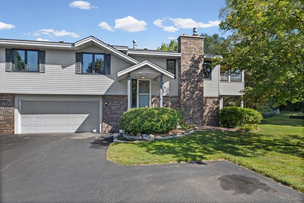 5642 Chatsworth Street N, Shoreview, MN 55126 — photo 2