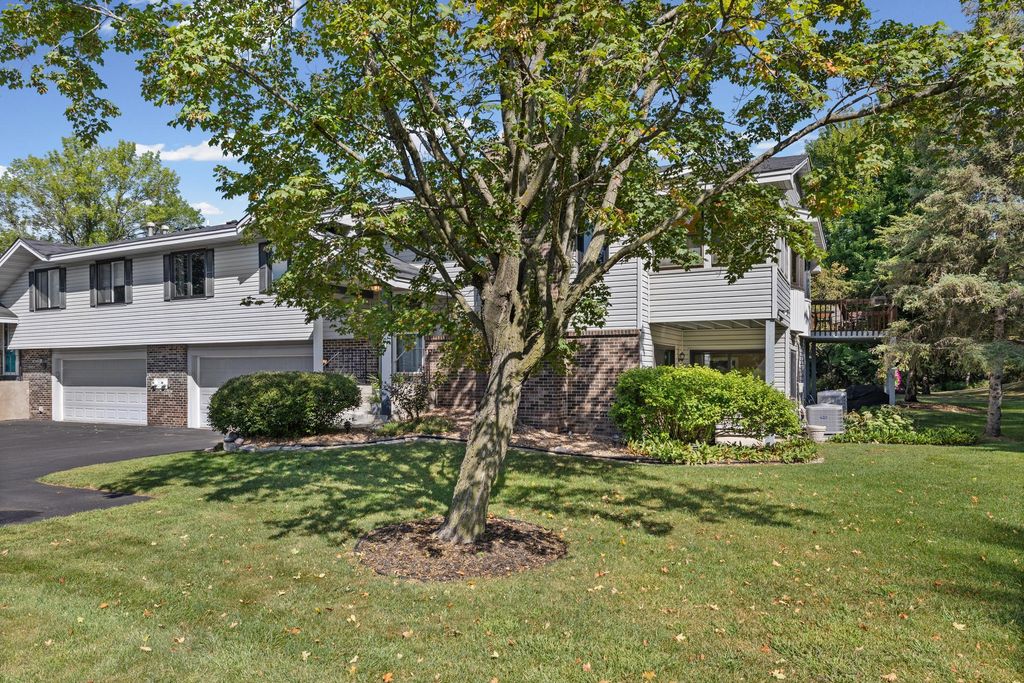5642 Chatsworth Street N, Shoreview, MN 55126 — photo 3