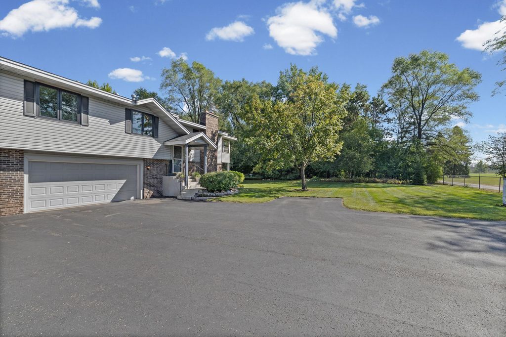 5642 Chatsworth Street N, Shoreview, MN 55126 — photo 4