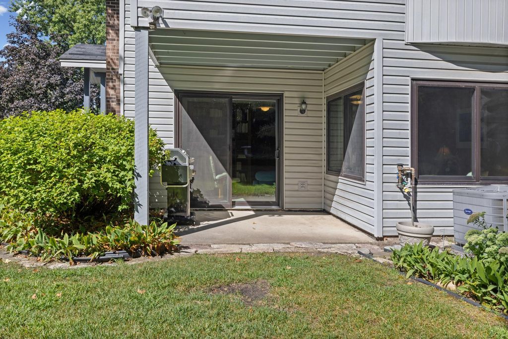 5642 Chatsworth Street N, Shoreview, MN 55126 — photo 5