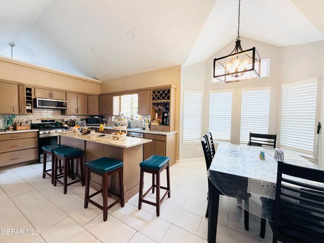 2005 SHADOW RIDGE Drive, El Paso, TX 79938