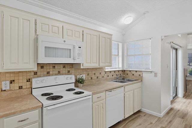 5234 Cornvalley Drive, Arlington, TX 76017
