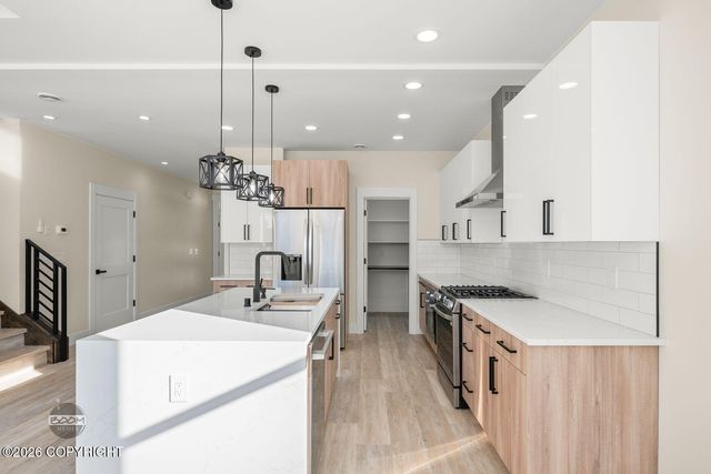 8200 Leo Circle, Anchorage, AK 99516