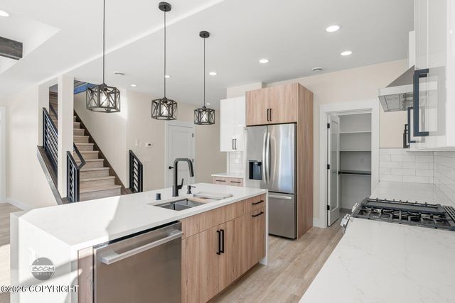 8200 Leo Circle, Anchorage, AK 99516