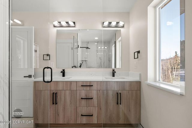 8200 Leo Circle, Anchorage, AK 99516