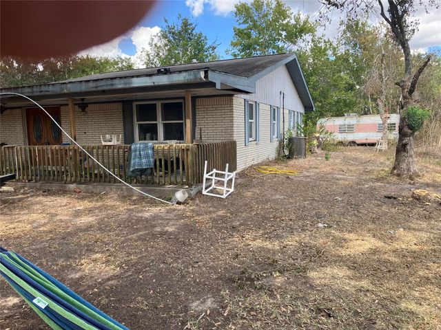 248 Becky Street, El Campo, TX 77437