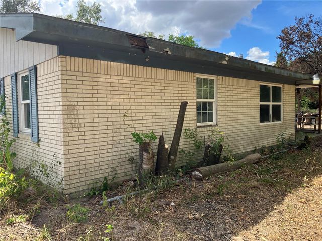 248 Becky Street, El Campo, TX 77437