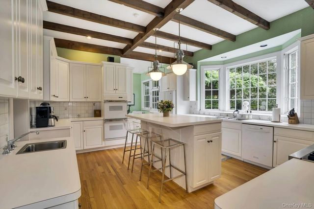 5 Shinnecock Road, Quogue, NY 11959