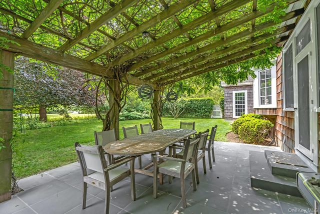 5 Shinnecock Road, Quogue, NY 11959