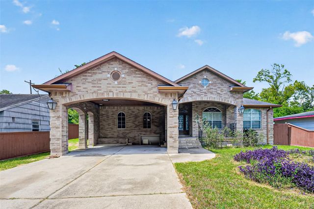 5771 Belarbor Street, Houston, TX 77033