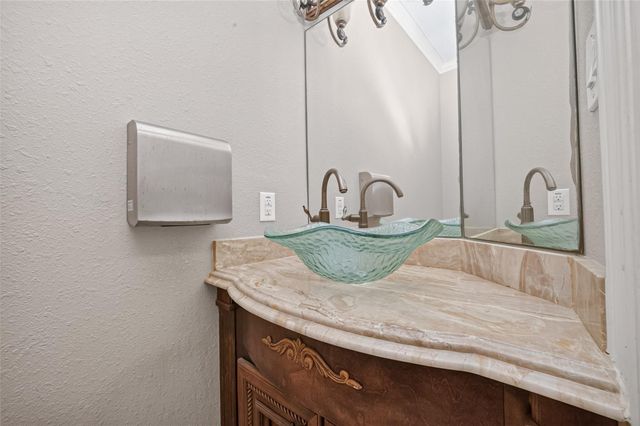 5771 Belarbor Street, Houston, TX 77033