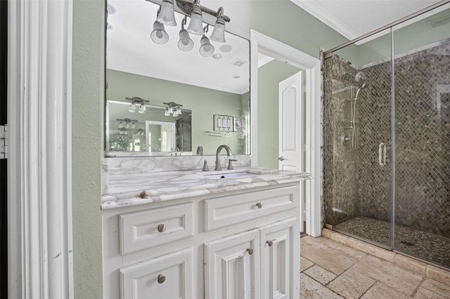 5771 Belarbor Street, Houston, TX 77033