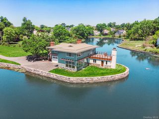 8 Wildwood Circle, Larchmont, NY 10538
