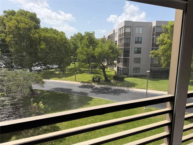 1000 Colony Point Circle 308, Pembroke Pines, FL 33026