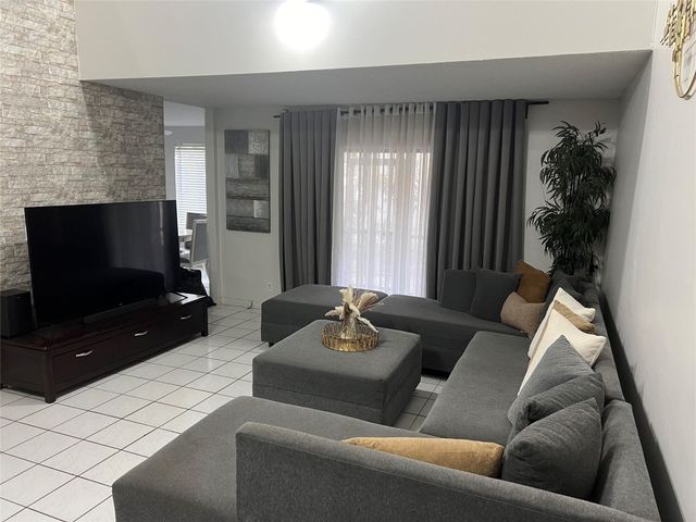 11530-32 NW 43rd St, Coral Springs, FL 33065