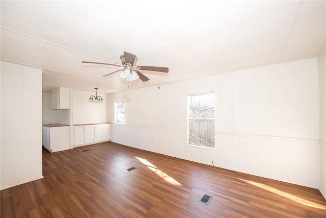 806 North Oneal Street, Caldwell, TX 77836