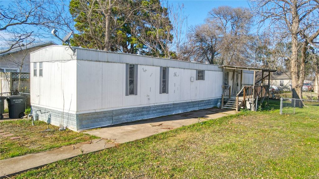 806 North Oneal Street, Caldwell, TX 77836