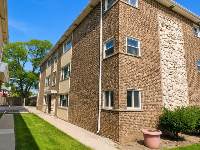 2440 River Road 1E, River Grove, IL 60171