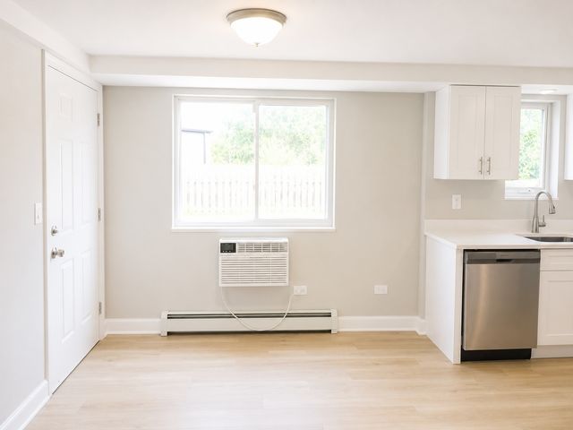 2440 River Road 1E, River Grove, IL 60171
