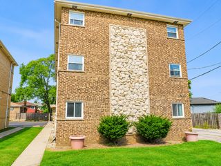 2440 River Road 1E, River Grove, IL 60171