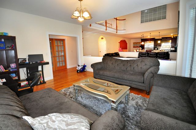 3 Maplecrest Lane, Hamden, CT 06514