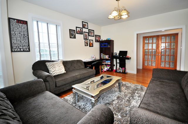 3 Maplecrest Lane, Hamden, CT 06514