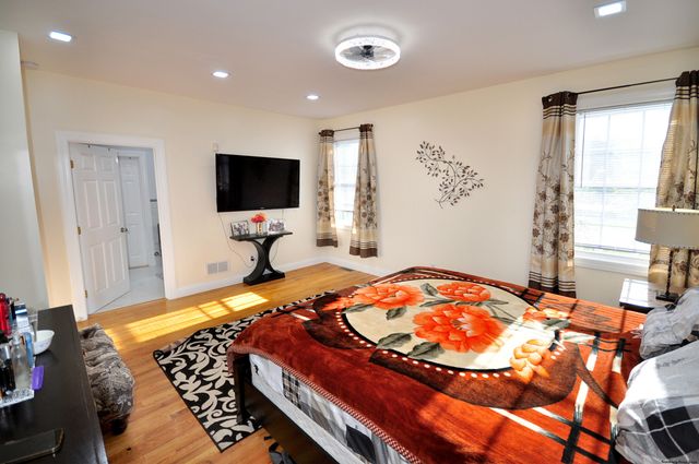 3 Maplecrest Lane, Hamden, CT 06514