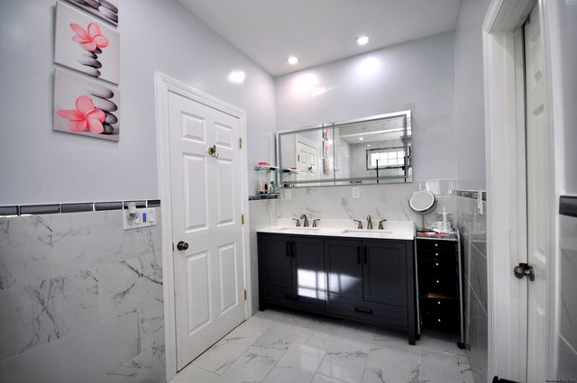 3 Maplecrest Lane, Hamden, CT 06514