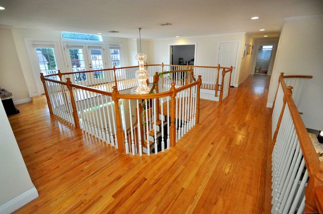 3 Maplecrest Lane, Hamden, CT 06514