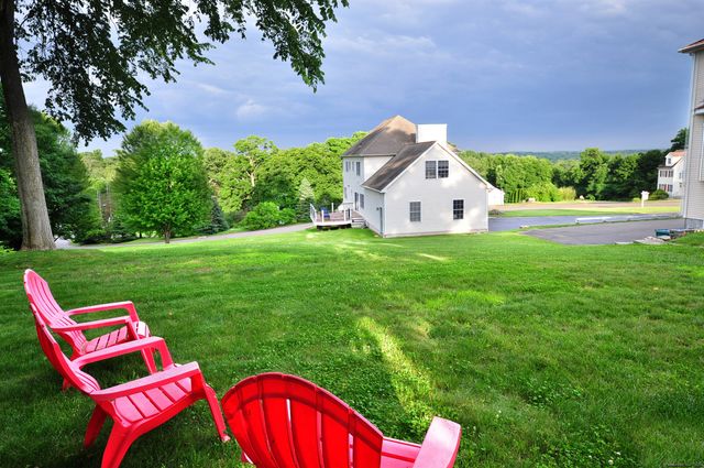 3 Maplecrest Lane, Hamden, CT 06514