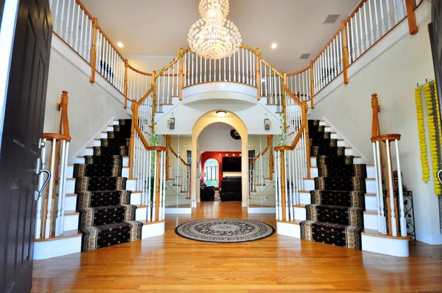 3 Maplecrest Lane, Hamden, CT 06514