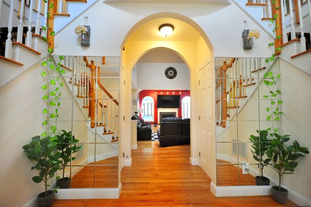 3 Maplecrest Lane, Hamden, CT 06514