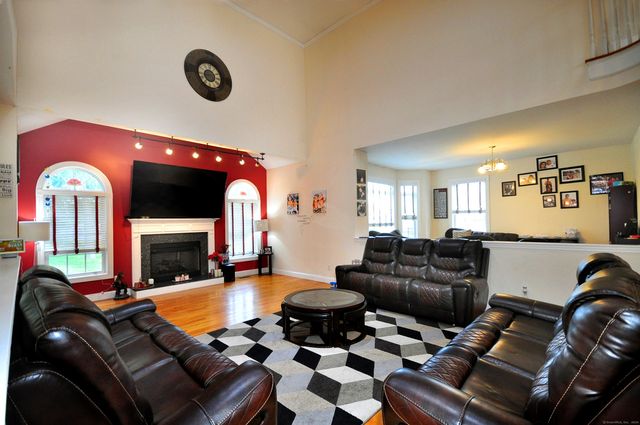 3 Maplecrest Lane, Hamden, CT 06514