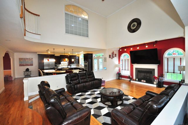 3 Maplecrest Lane, Hamden, CT 06514