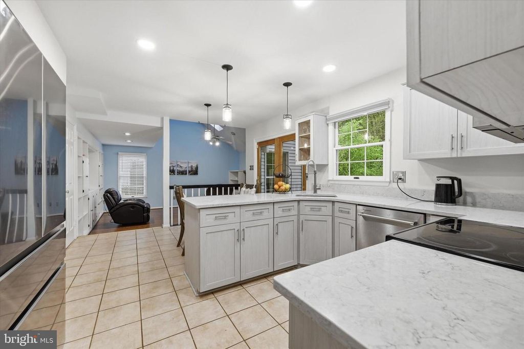 Image 13 of property listing at 8522 AUTUMN RUST RD, Ellicott City, MD 21043