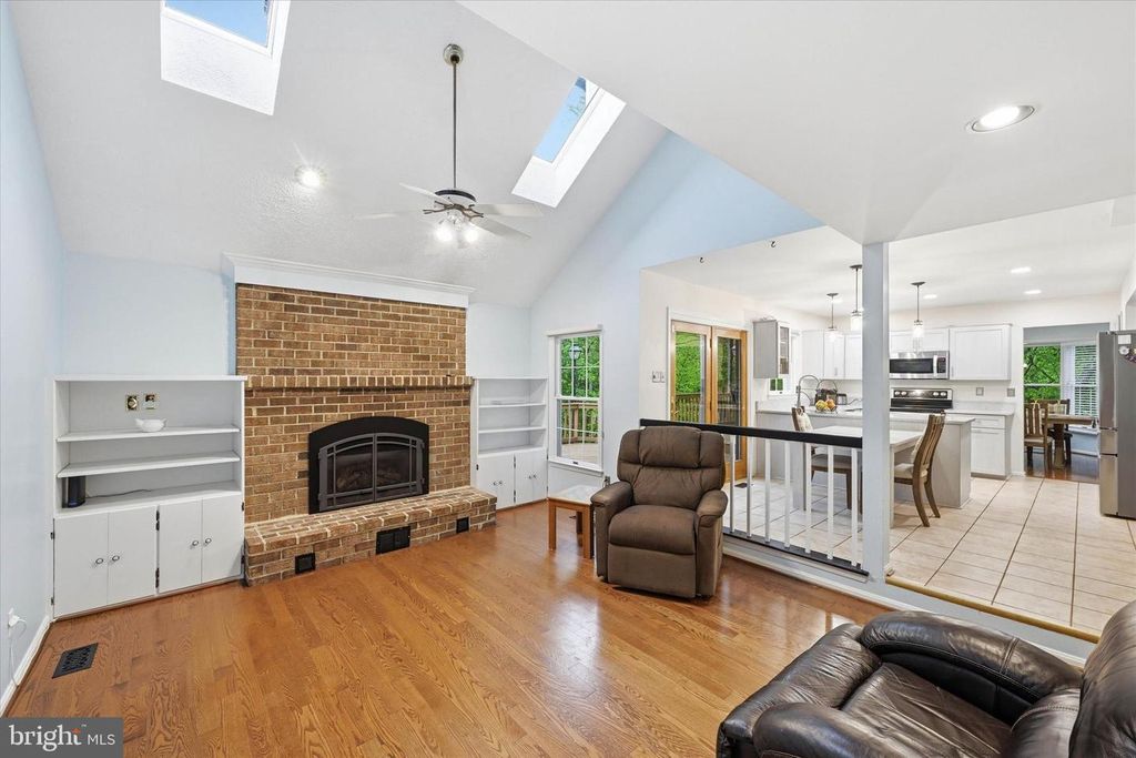 Image 16 of property listing at 8522 AUTUMN RUST RD, Ellicott City, MD 21043