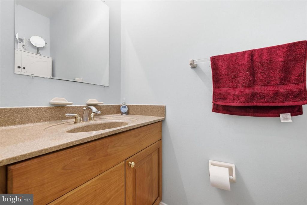 Image 18 of property listing at 8522 AUTUMN RUST RD, Ellicott City, MD 21043