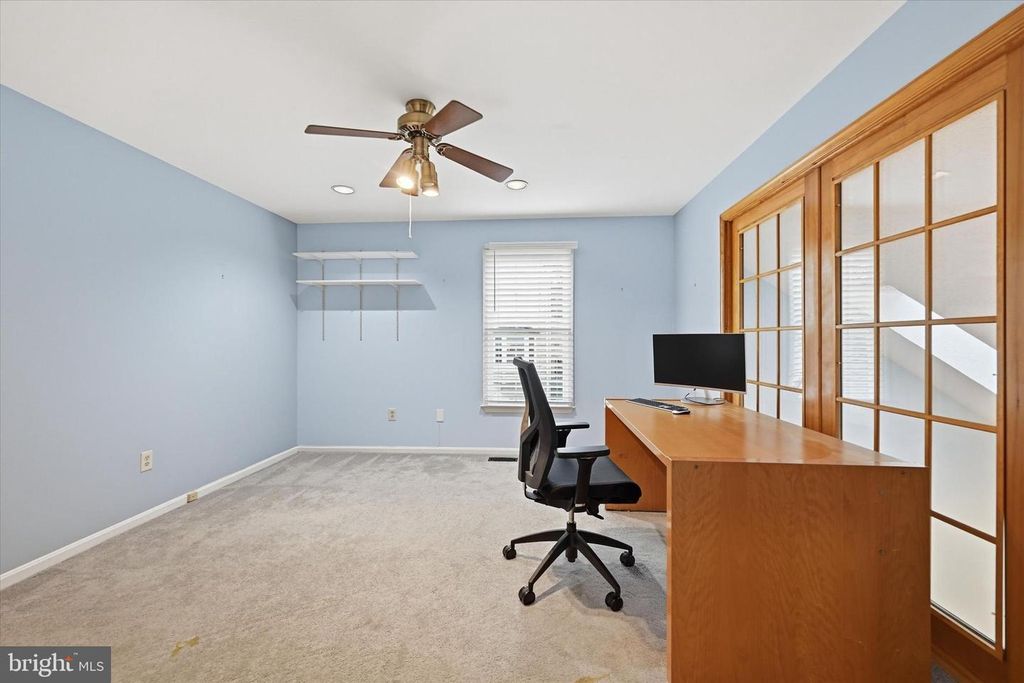 Image 19 of property listing at 8522 AUTUMN RUST RD, Ellicott City, MD 21043