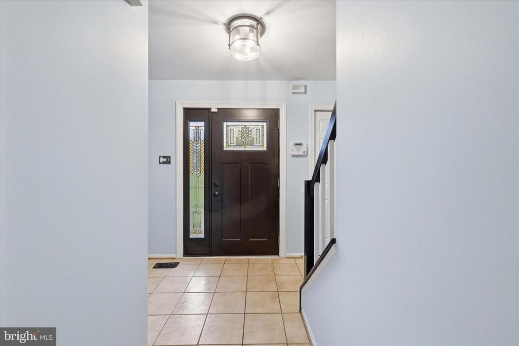 Image 2 of property listing at 8522 AUTUMN RUST RD, Ellicott City, MD 21043