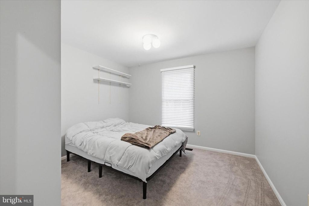 Image 24 of property listing at 8522 AUTUMN RUST RD, Ellicott City, MD 21043