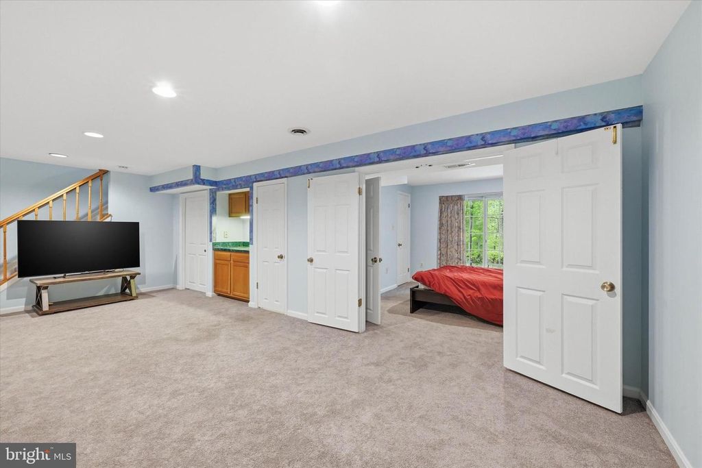 Image 29 of property listing at 8522 AUTUMN RUST RD, Ellicott City, MD 21043
