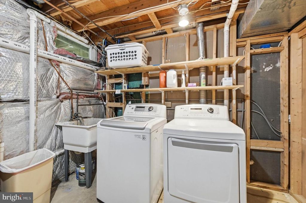 Image 32 of property listing at 8522 AUTUMN RUST RD, Ellicott City, MD 21043