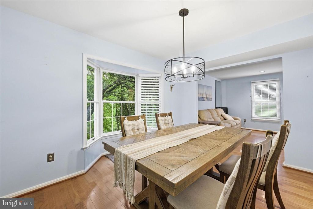 Image 7 of property listing at 8522 AUTUMN RUST RD, Ellicott City, MD 21043
