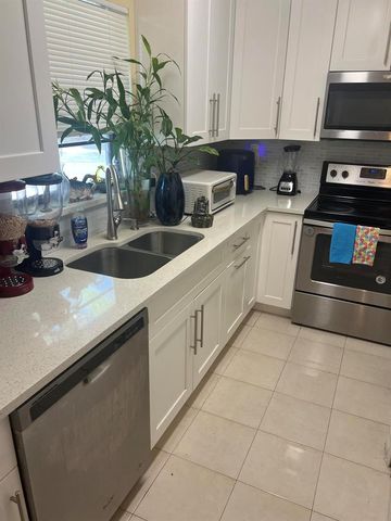 1309 W Frangipani Circle, Lantana, FL 33462