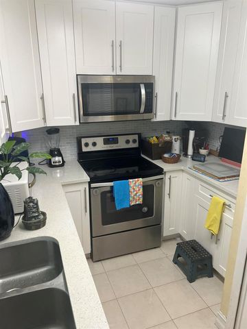 1309 W Frangipani Circle, Lantana, FL 33462