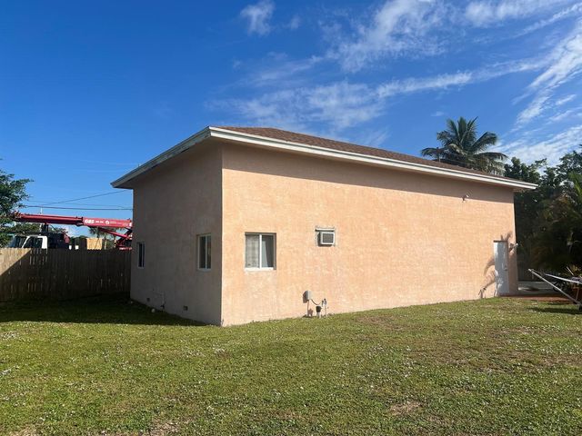 1309 W Frangipani Circle, Lantana, FL 33462