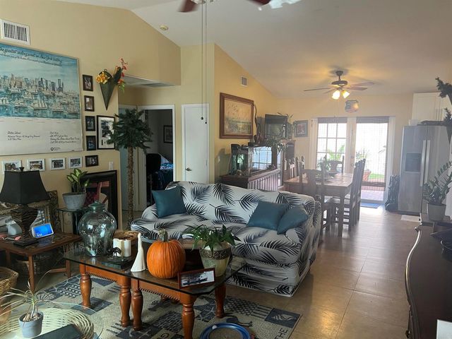 1309 W Frangipani Circle, Lantana, FL 33462