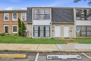 186 Coventry Drive, Lakewood, NJ 08701
