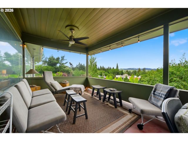 5615 FIRST Ct, West Linn, OR 97068
